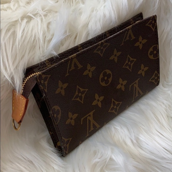 Louis Vuitton Handbags - Louis Vuitton Bucket Pm Pouch Leather Clutch